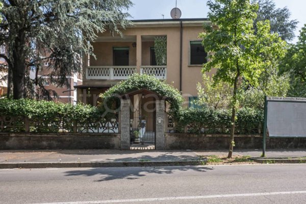 casa indipendente in vendita a Cinisello Balsamo in zona Robecco