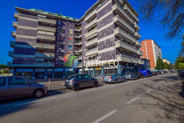 negozio in vendita a Cinisello Balsamo