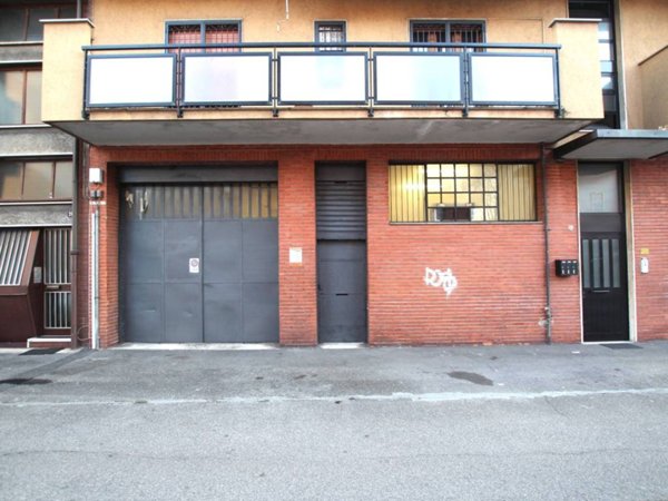 locale commerciale in vendita a Cinisello Balsamo in zona Campo dei Fiori