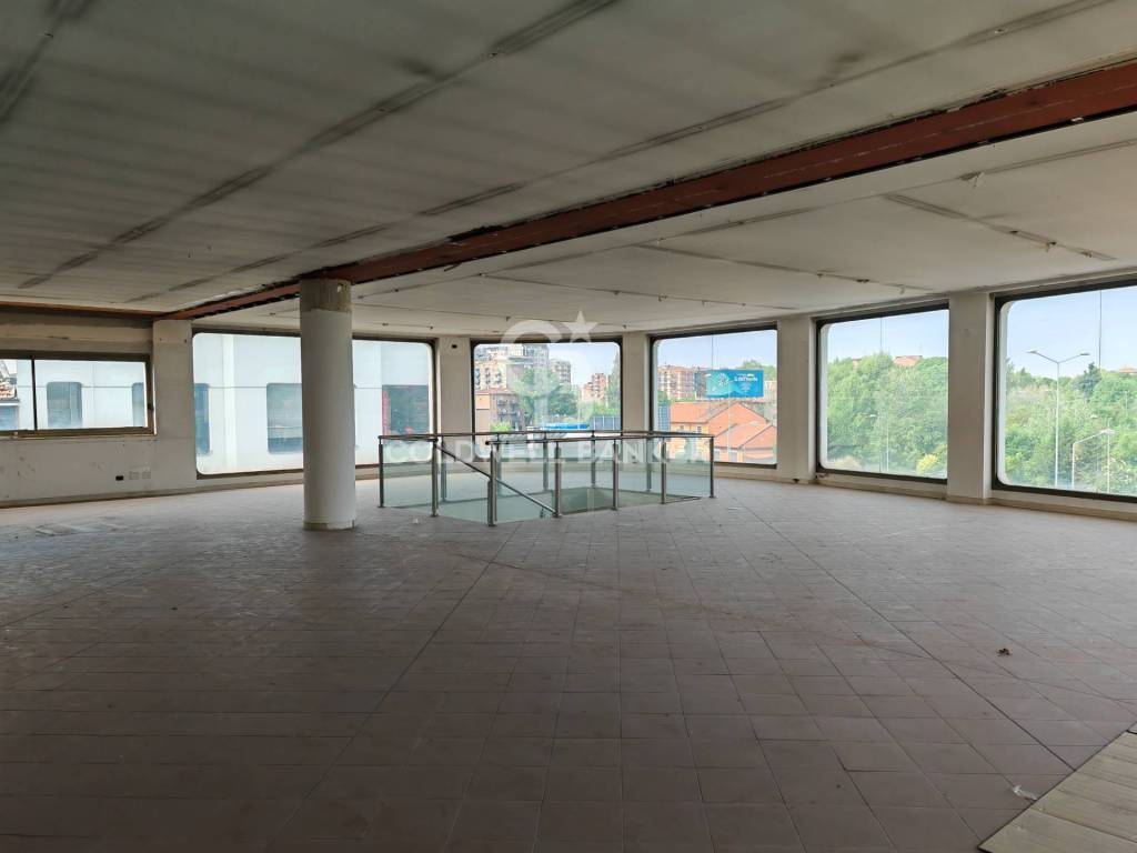 negozio in vendita a Cinisello Balsamo in zona Robecco