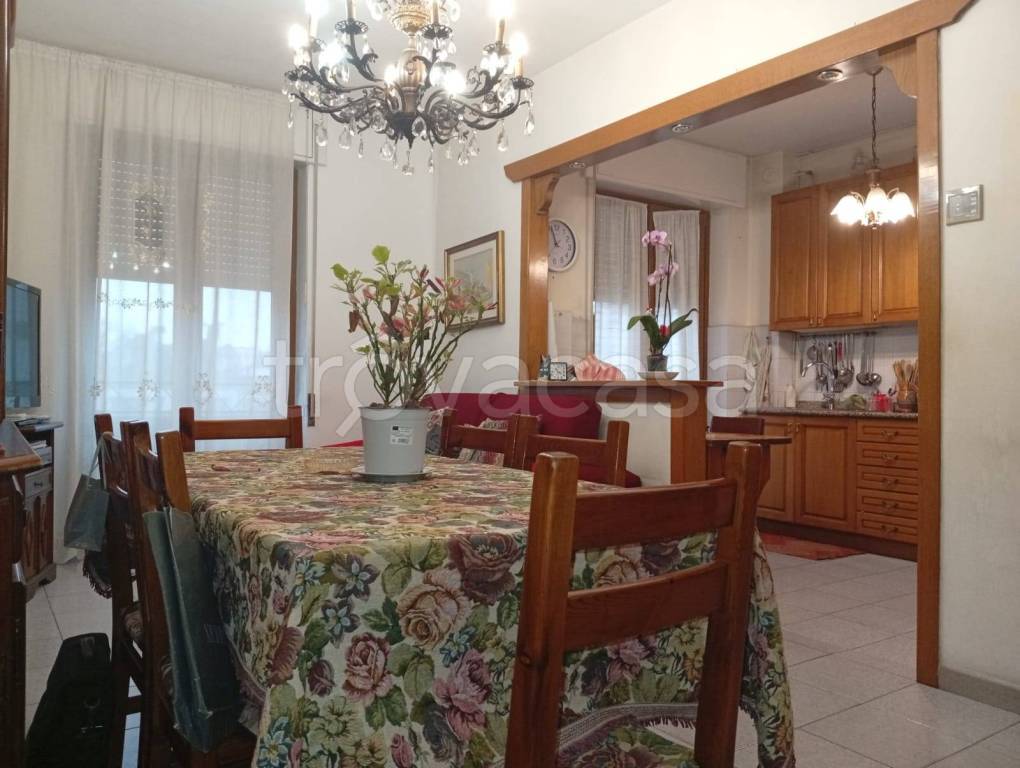 appartamento in vendita a Cinisello Balsamo in zona Robecco