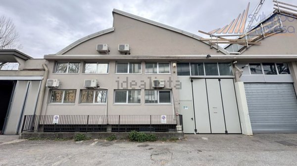 locale di sgombero in vendita a Cinisello Balsamo