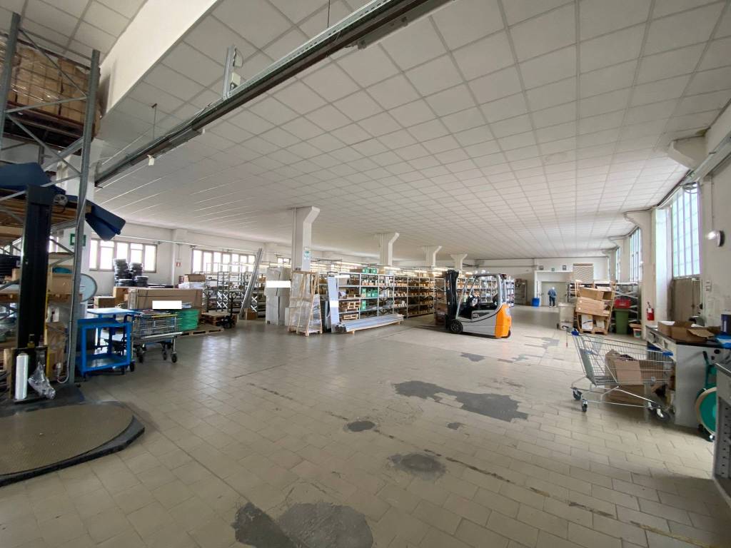 locale commerciale in vendita a Cinisello Balsamo