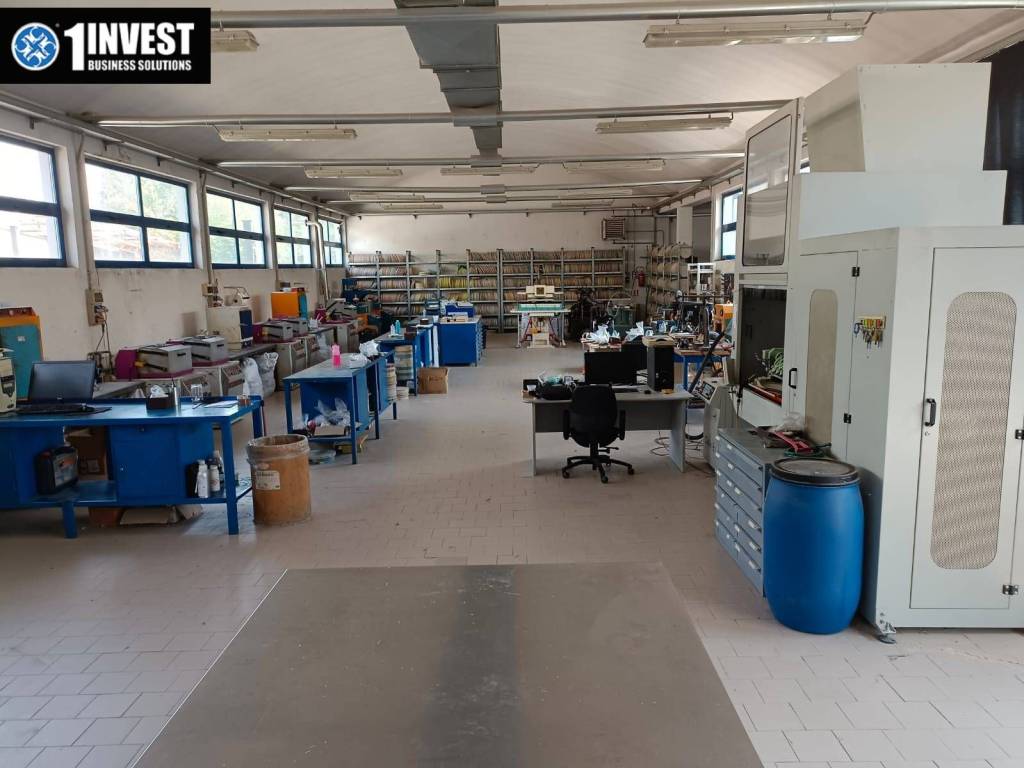 locale commerciale in vendita a Cinisello Balsamo in zona Robecco