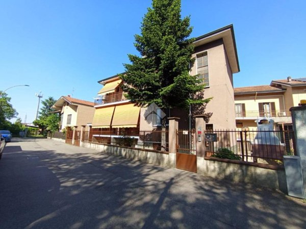 casa indipendente in vendita a Cinisello Balsamo in zona Robecco