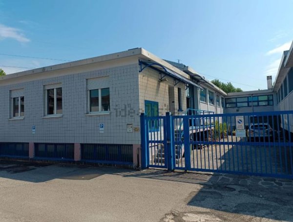 locale di sgombero in vendita a Cinisello Balsamo