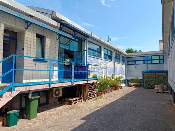 locale di sgombero in vendita a Cinisello Balsamo