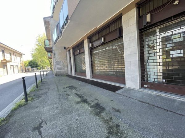 negozio in vendita a Cinisello Balsamo in zona Robecco