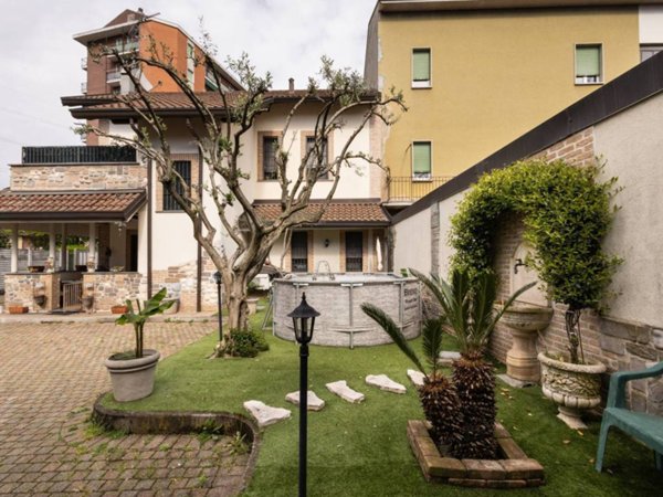 casa indipendente in vendita a Cinisello Balsamo