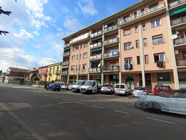 appartamento in vendita a Cinisello Balsamo in zona Robecco