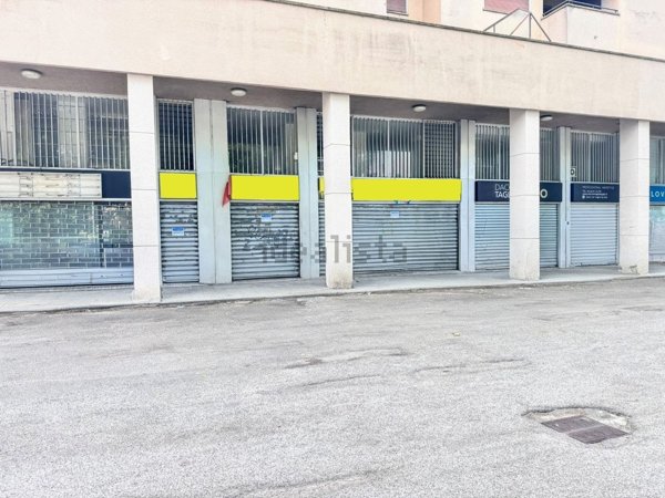 negozio in vendita a Cinisello Balsamo