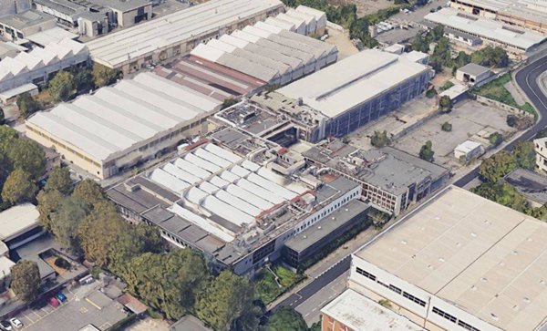 locale commerciale in vendita a Cinisello Balsamo in zona Robecco