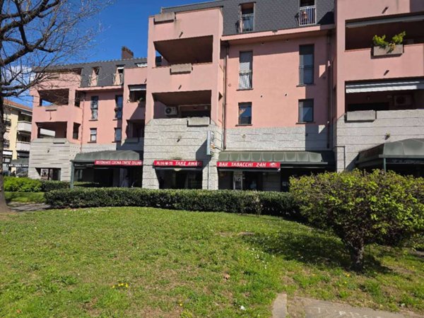 negozio in vendita a Cinisello Balsamo in zona Robecco