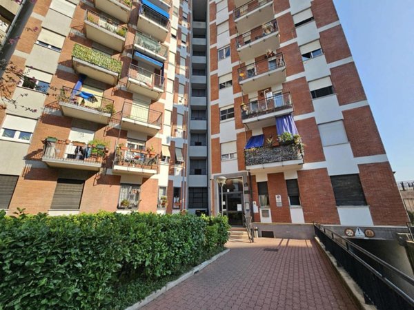 appartamento in vendita a Cinisello Balsamo in zona Robecco