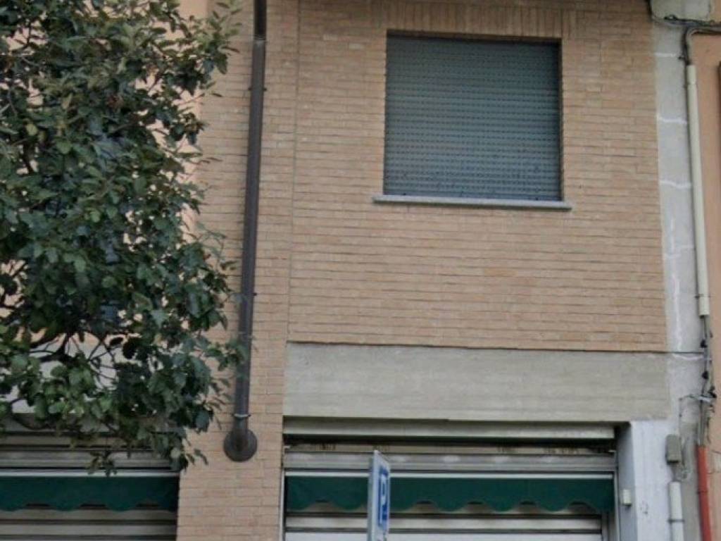 negozio in vendita a Cinisello Balsamo in zona Campo dei Fiori