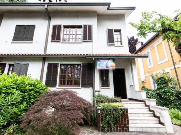 casa indipendente in vendita a Cinisello Balsamo in zona Robecco