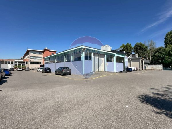 locale commerciale in vendita a Cinisello Balsamo in zona Robecco