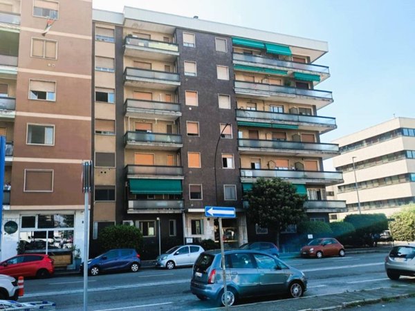 negozio in vendita a Cinisello Balsamo in zona Robecco