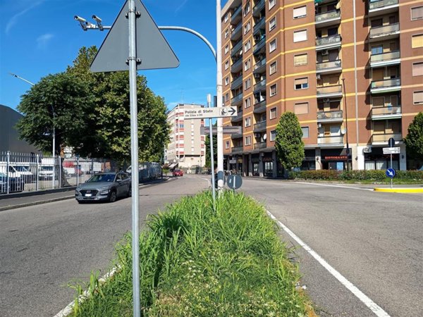 negozio in vendita a Cinisello Balsamo