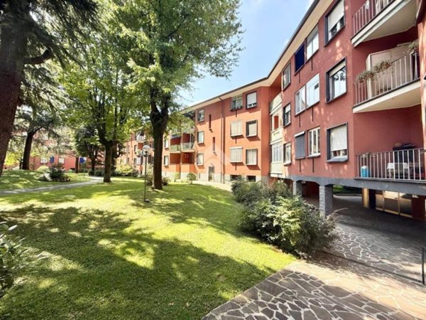 appartamento in vendita a Cinisello Balsamo in zona Campo dei Fiori