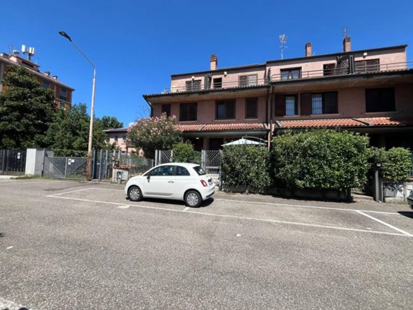 casa indipendente in vendita a Cinisello Balsamo in zona Robecco