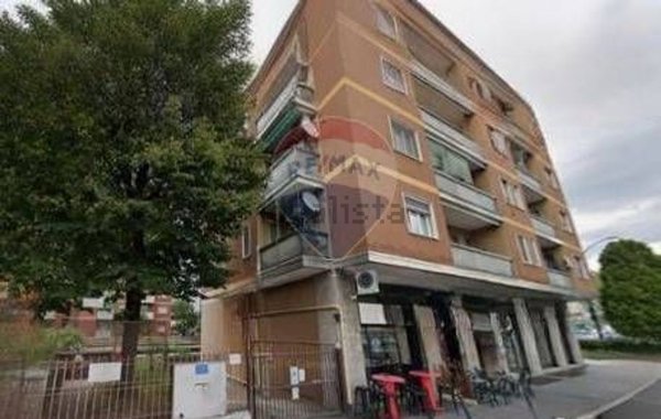 locale commerciale in vendita a Cinisello Balsamo
