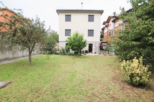 casa indipendente in vendita a Cinisello Balsamo