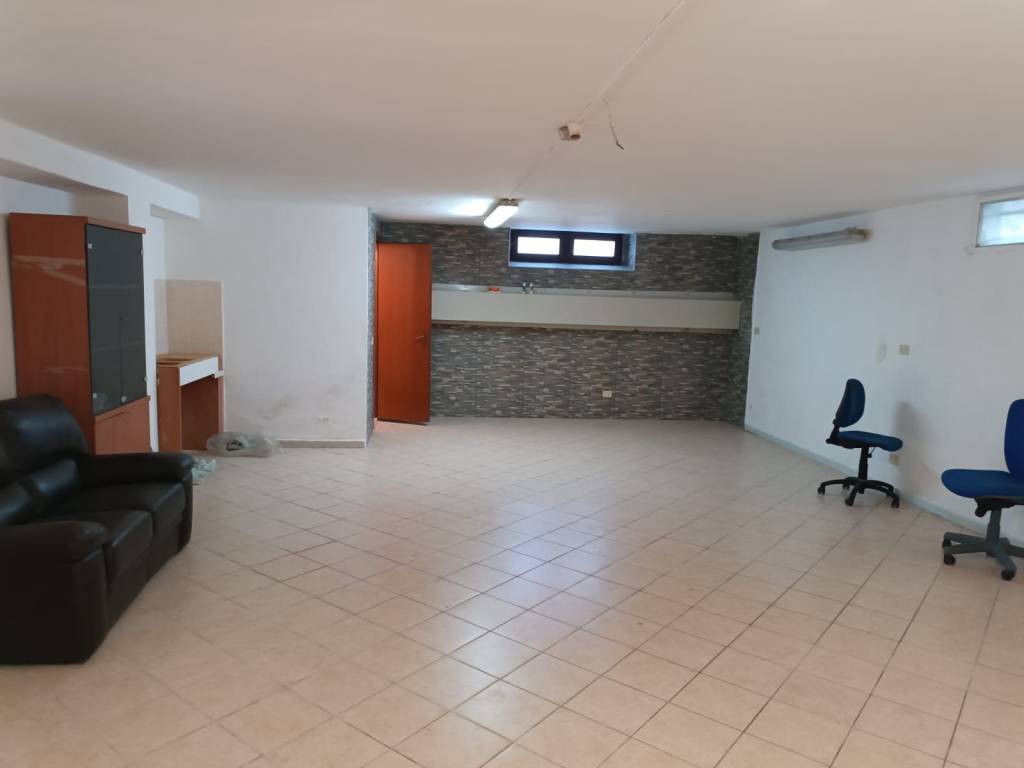 locale commerciale in vendita a Cinisello Balsamo