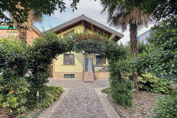 casa indipendente in vendita a Cinisello Balsamo in zona Robecco