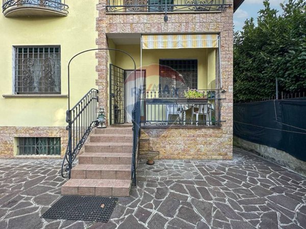 casa indipendente in vendita a Cinisello Balsamo in zona Robecco