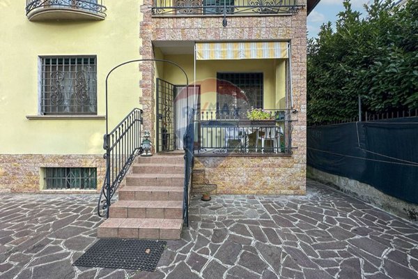 casa indipendente in vendita a Cinisello Balsamo in zona Robecco