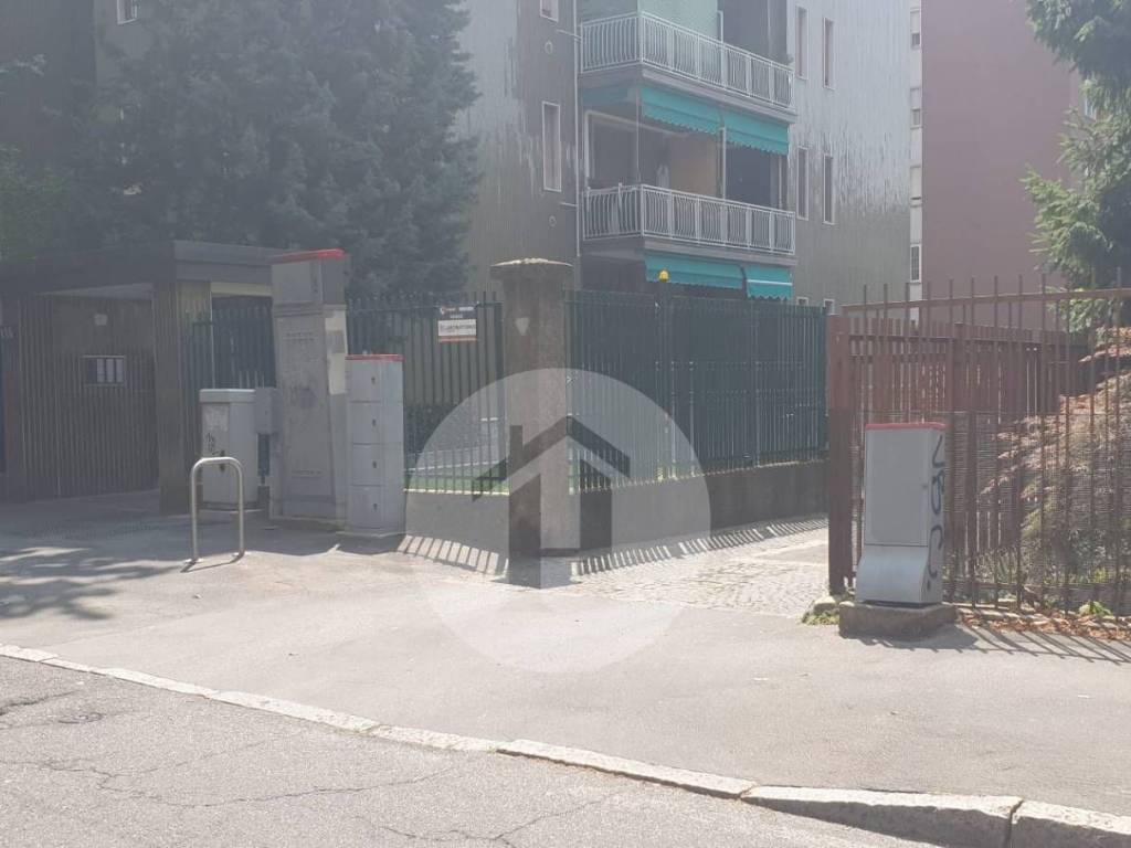 locale commerciale in vendita a Cinisello Balsamo in zona Robecco