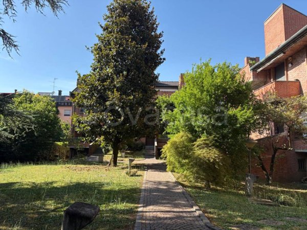 casa indipendente in vendita a Cinisello Balsamo in zona Campo dei Fiori