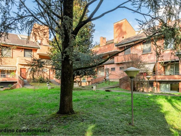 casa indipendente in vendita a Cinisello Balsamo in zona Campo dei Fiori