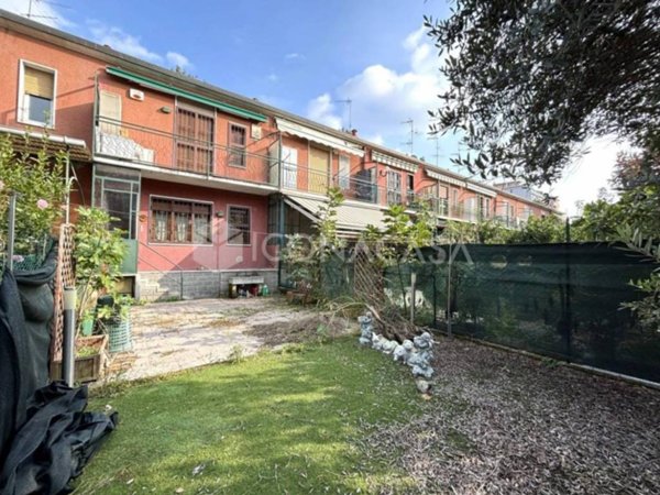 casa indipendente in vendita a Cinisello Balsamo in zona Robecco