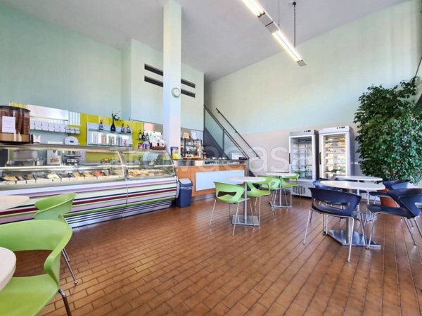 negozio in vendita a Cinisello Balsamo in zona Campo dei Fiori