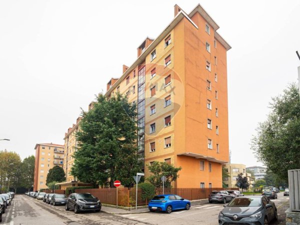 appartamento in vendita a Cinisello Balsamo in zona Robecco
