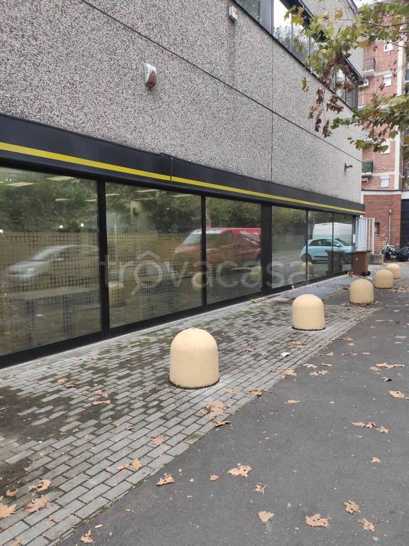 negozio in vendita a Cinisello Balsamo in zona Robecco