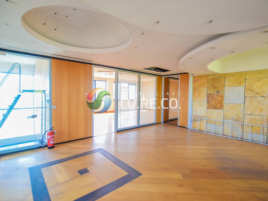 locale commerciale in vendita a Cinisello Balsamo in zona Robecco