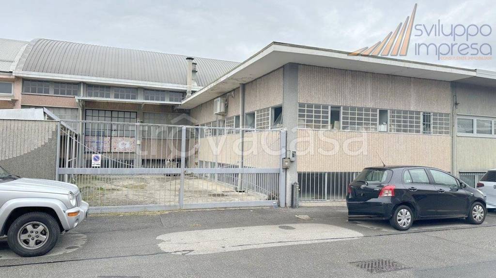 locale commerciale in vendita a Cinisello Balsamo in zona Bettola