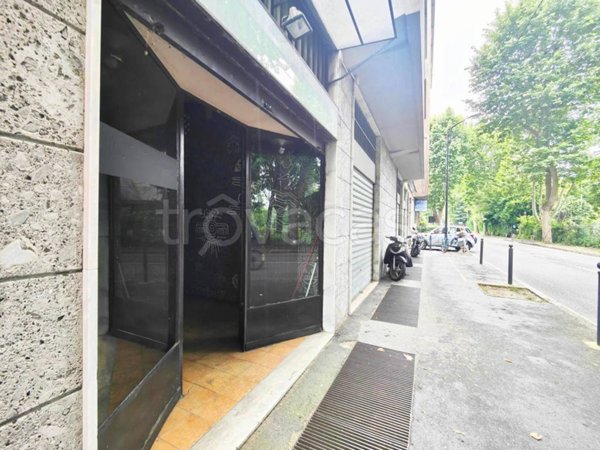 negozio in vendita a Cinisello Balsamo in zona Robecco