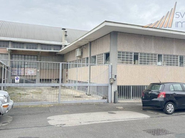 locale commerciale in vendita a Cinisello Balsamo in zona Robecco