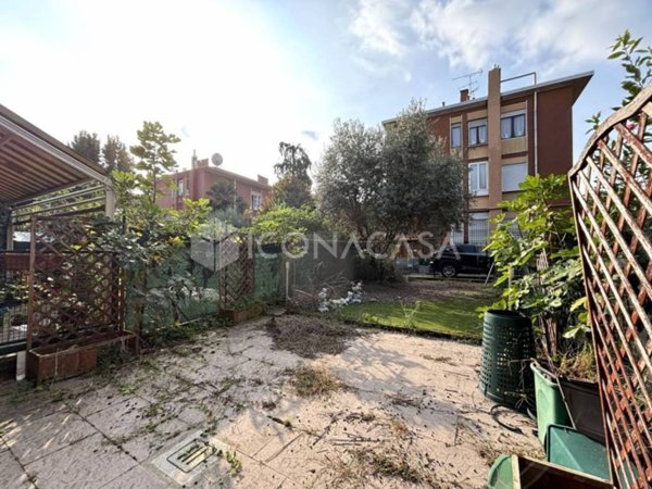casa indipendente in vendita a Cinisello Balsamo in zona Robecco