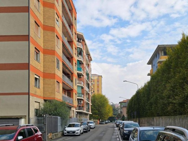 appartamento in vendita a Cinisello Balsamo in zona Robecco