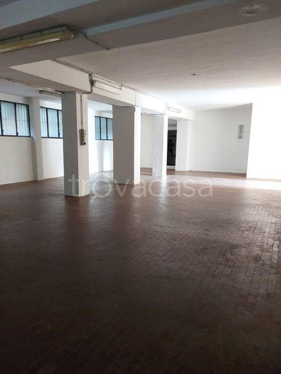 locale commerciale in vendita a Cinisello Balsamo