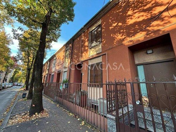 casa indipendente in vendita a Cinisello Balsamo in zona Robecco