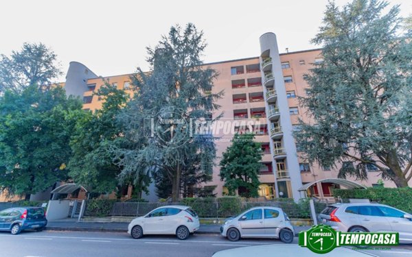 appartamento in vendita a Cinisello Balsamo in zona Sant'Eusebio