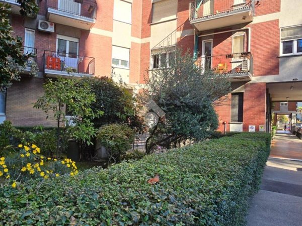 appartamento in vendita a Cinisello Balsamo in zona Robecco