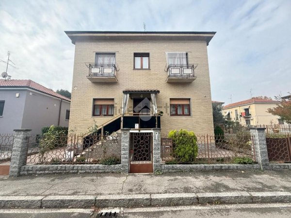 appartamento in vendita a Cinisello Balsamo in zona Campo dei Fiori