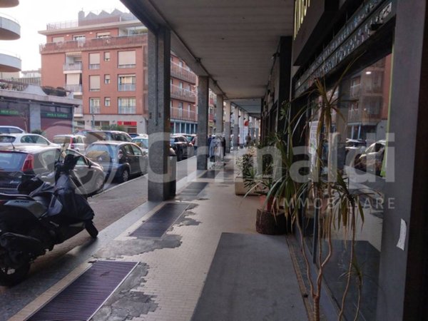 negozio in vendita a Cinisello Balsamo in zona Robecco
